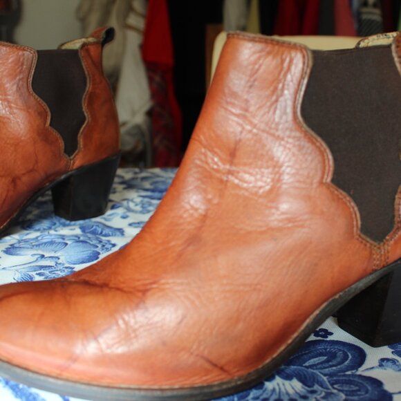 Frye Western Booties Size 9.5 Women's Leather British Tan Stacked Heel EUC Cute! - Picture 6 of 16